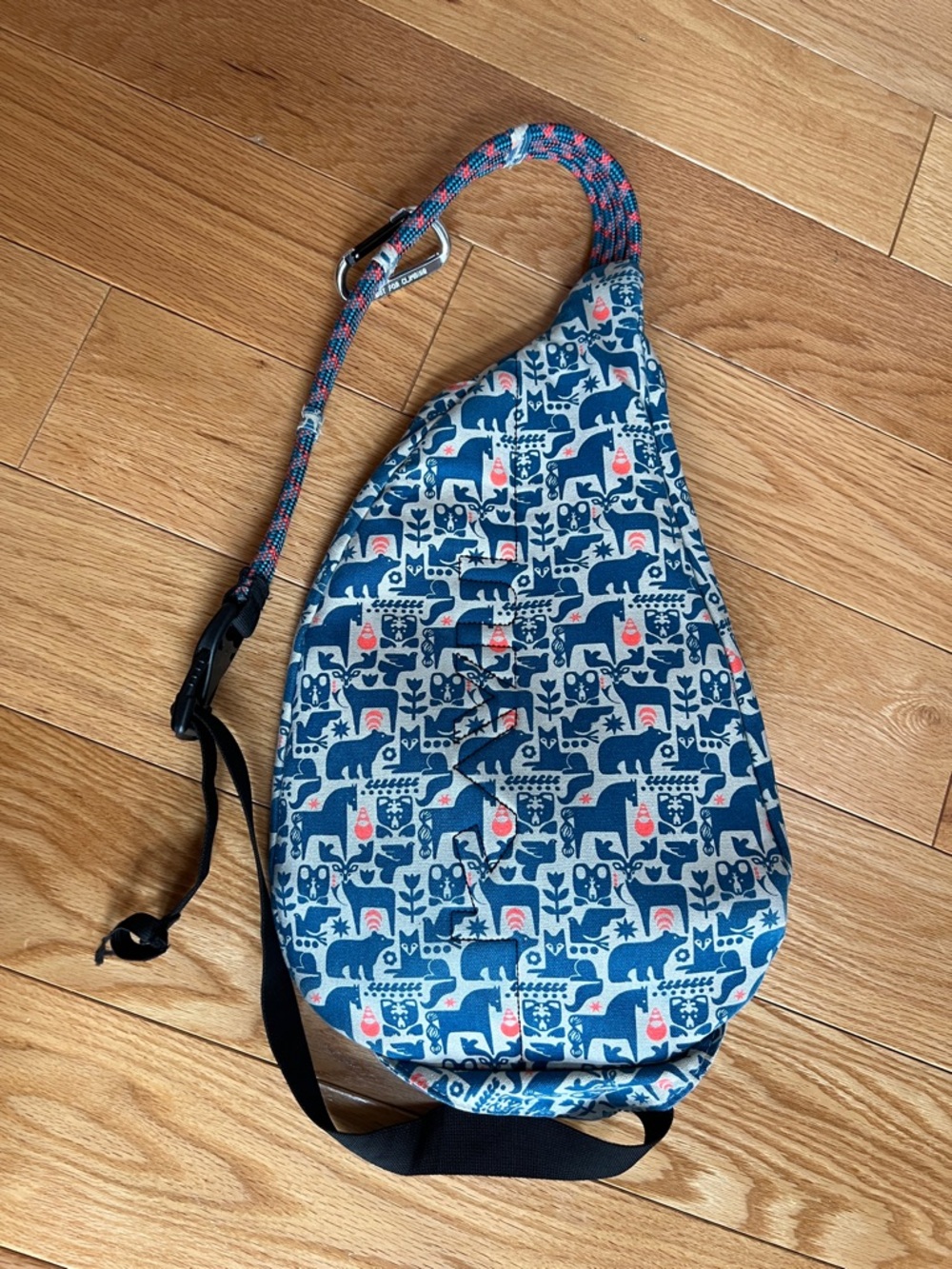 Kavu fable retired Teal, Cream animal bear horse fox  Patterned Sling Belt Bag - Picture 7 of 9